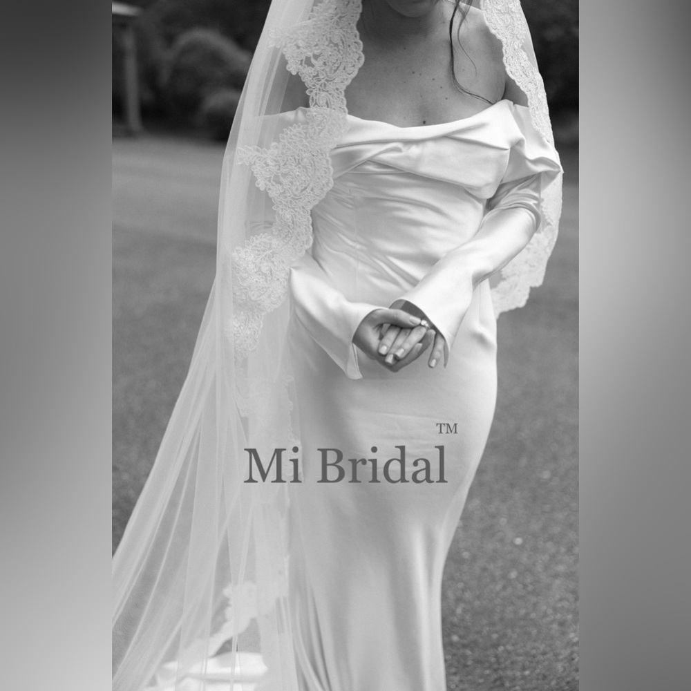 Mantilla lace wedding veil 120 inches length Light Ivory